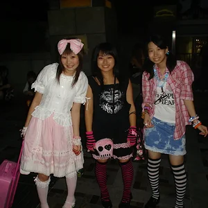 3 kawai girls at HARAJUKU