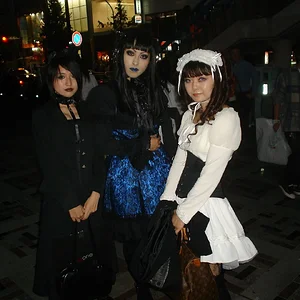 3 gothic girls at harajuku