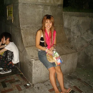 PRETTY GIRL AT HARAJUKU