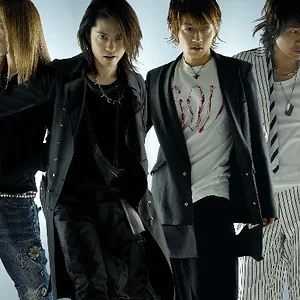 LArc-en-Ciel2004med.jpg