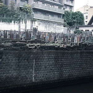 shibuya-river-cemetery.jpg