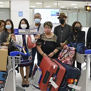foreign-tourists.jpg