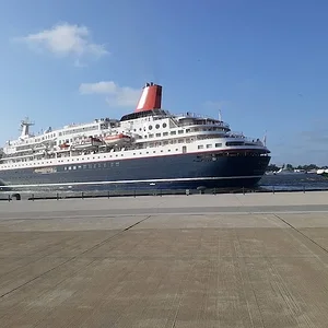 cruise boat.JPG
