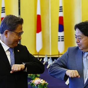 japan-southkorea-meeting.jpg