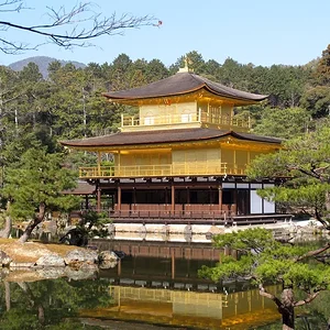 Kinkaku-ji (金閣寺) in winter