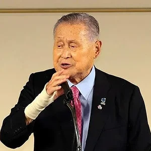 more-hates-female-competition.jpg