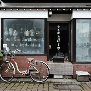 shop window.JPG