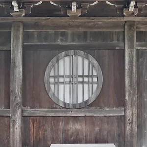 roundwindow.JPG