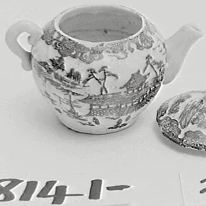 H8141-274_Japanese toy teapot and lid.jpg