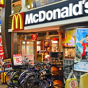 638e9cf73680e110ba01d182_japademy-japanese-mcdonalds.jpg