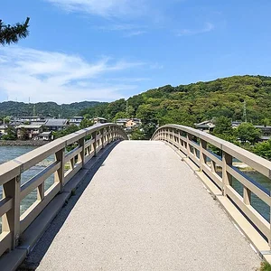 Uji