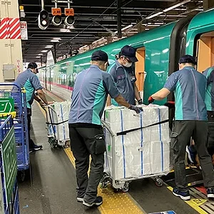 cargo-shinkansen.webp