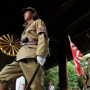 yasukuni-WWII-cosplayers.webp