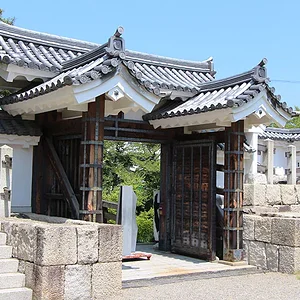 Demaru gate