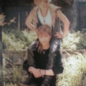 hyde&gacktpiggyback.jpg