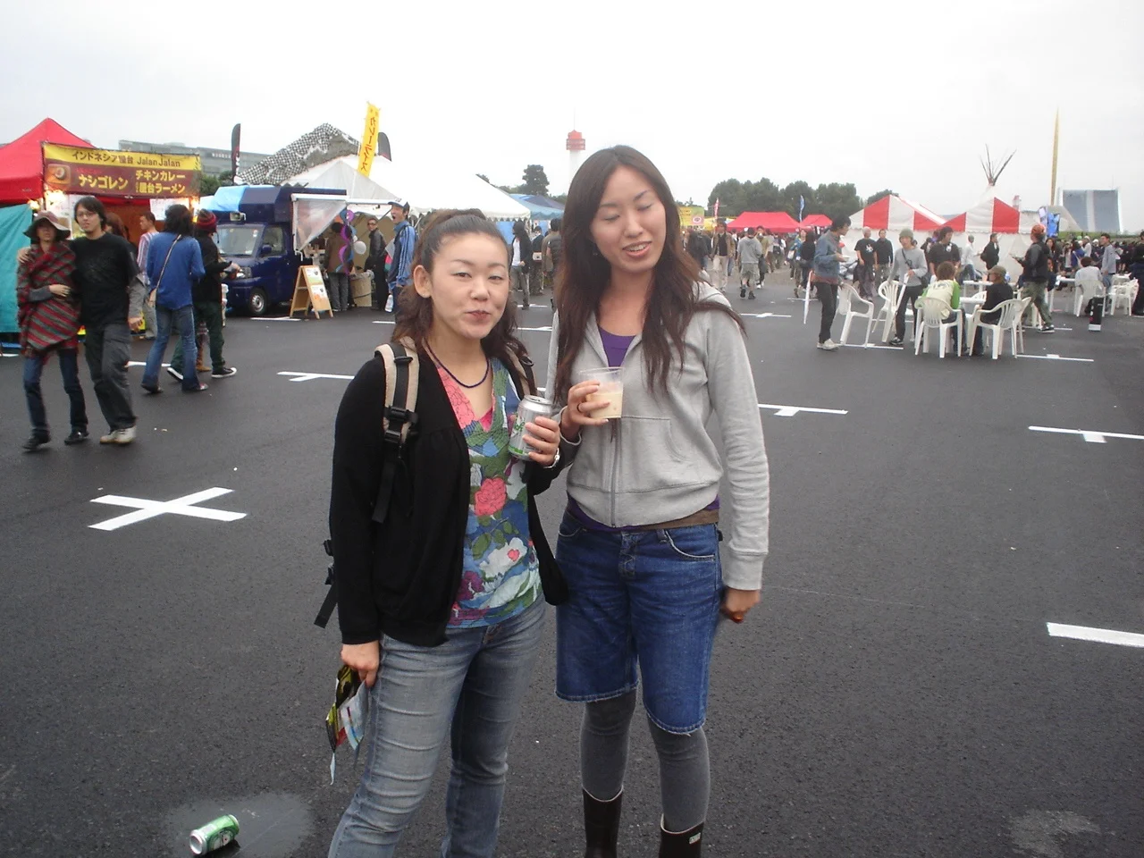 2 GILRS POSING at NAGISHA MUSIC FESTIVAL IN TOKYO