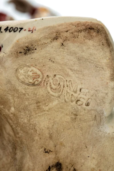 A4007-2_Signature on base.jpg
