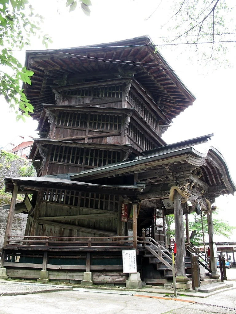 Shosojisan (会津さざえ堂 Aizu Sazaedo)
