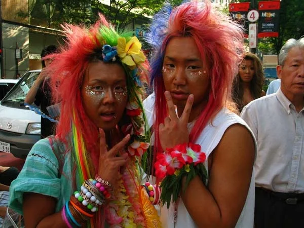 ganguro boys posing