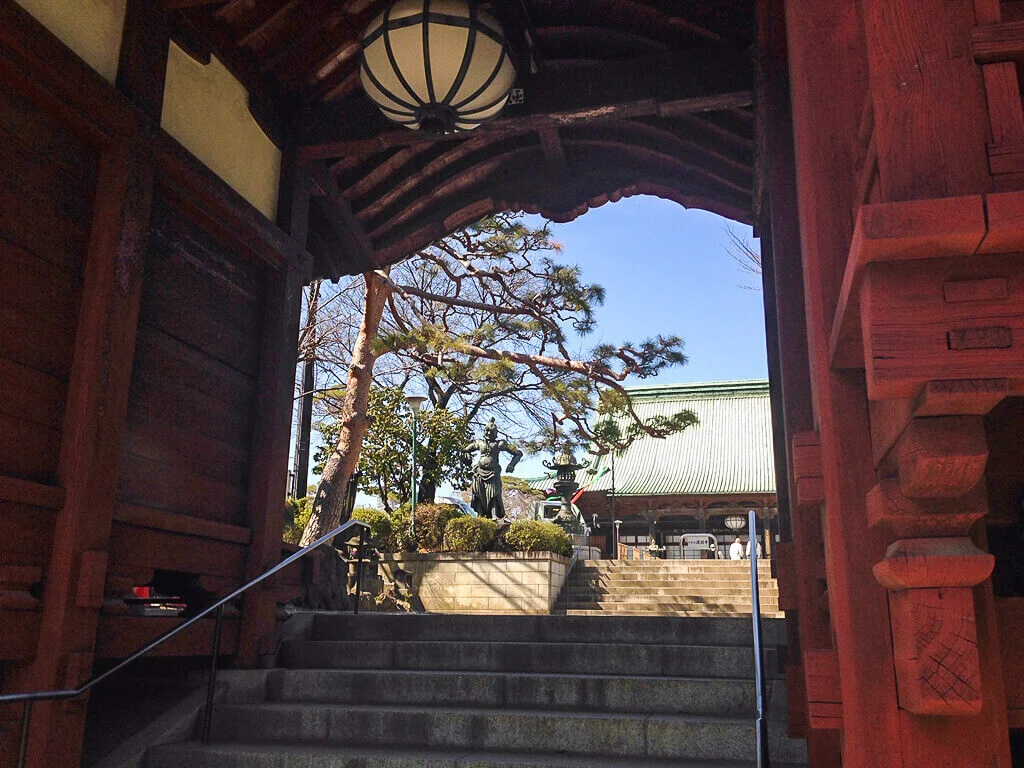 Chūmon (中門)