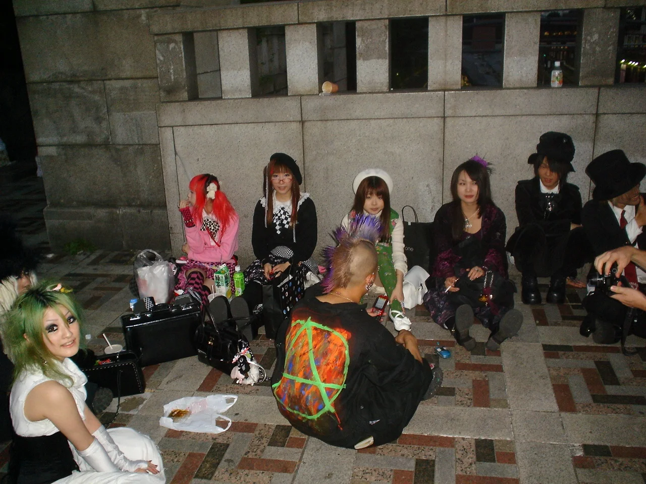groep of youngsters at HARAJUKU