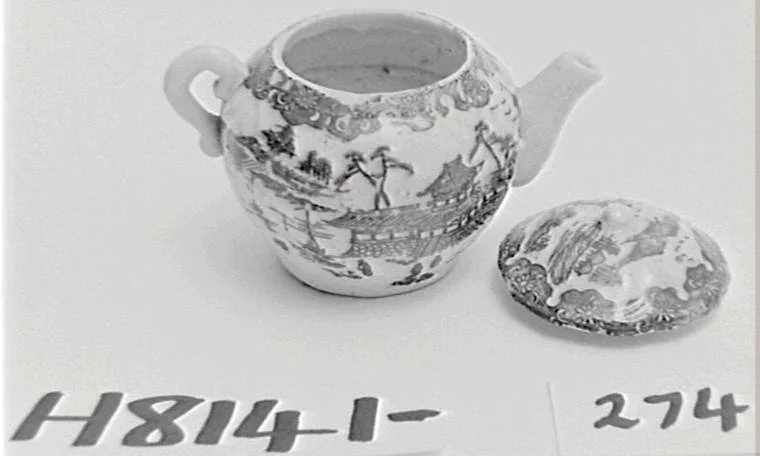 H8141-274_Japanese toy teapot and lid.jpg