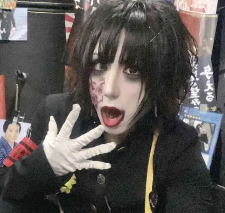 Hes shuck!!