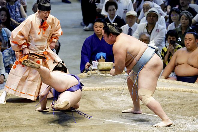 Kotoshōhō routing the Ukrainian Aonishiki