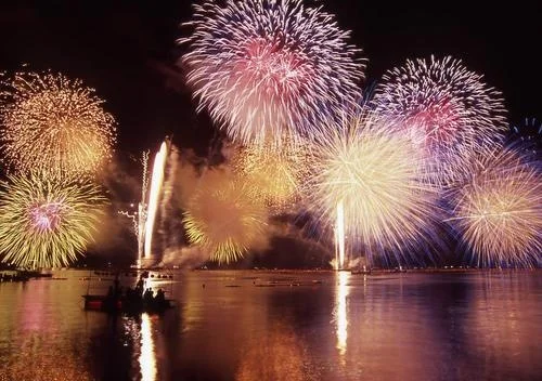 kyoto_-_miyazu_toro_nagashu_hanabi_daikai
