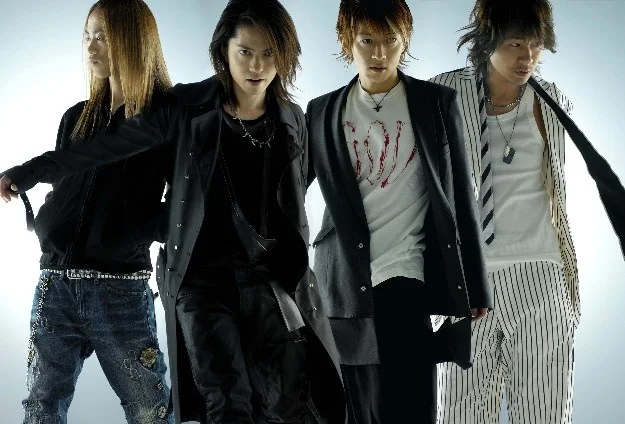 LArc-en-Ciel2004med.jpg