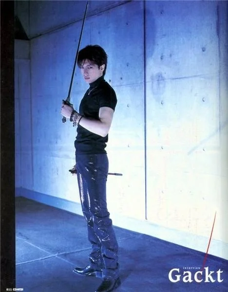 Love the sword in this picture.
