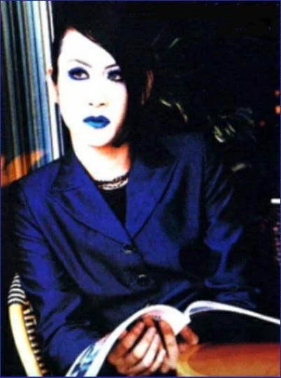 Mana-samaReadingamag.jpg