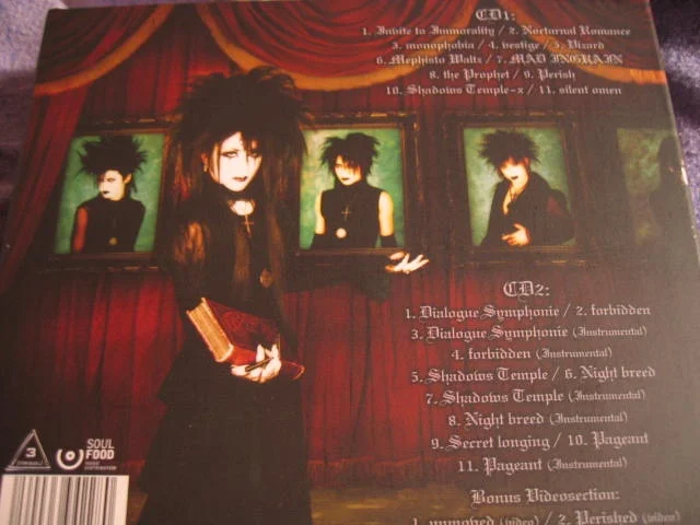 Moi Dix Mois Shadow X 005.jpg