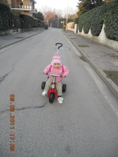 Momichan loves her tricycle