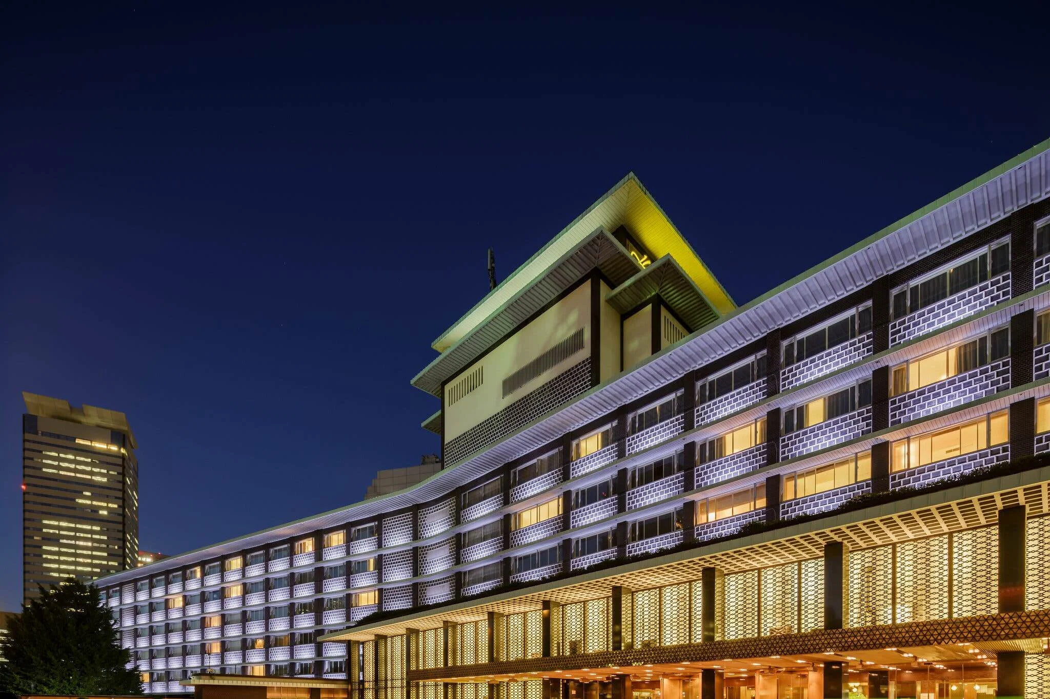 old-hotel-okura.webp
