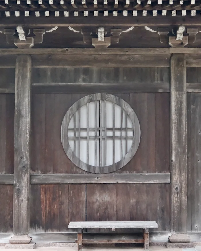 roundwindow.JPG
