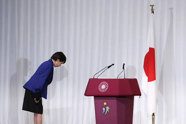 takaichi-saluting-hinomaru.webp