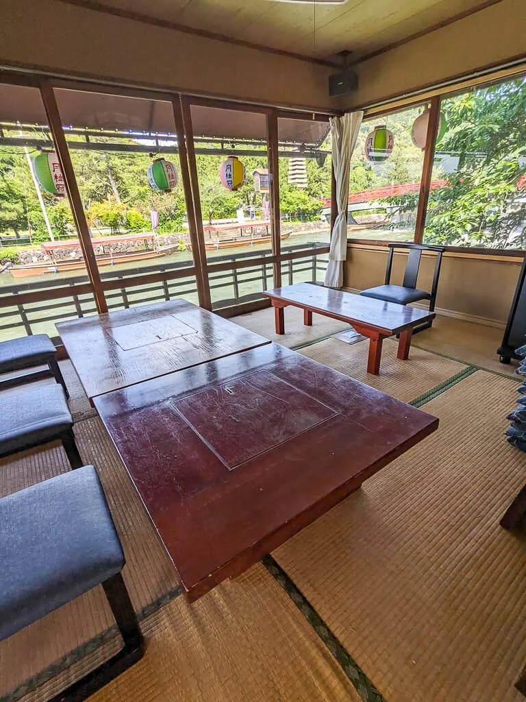 Uji