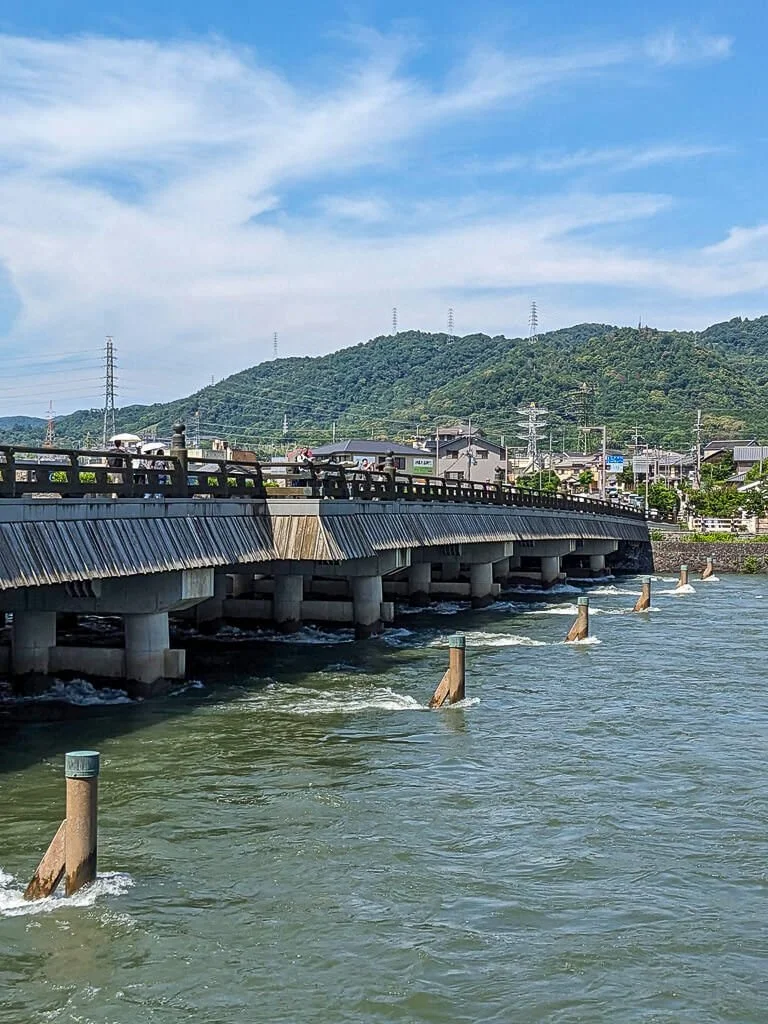 Uji