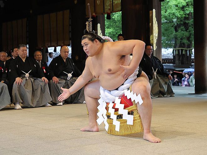 Yokozuna Onosato at Meiji Jingu shrine