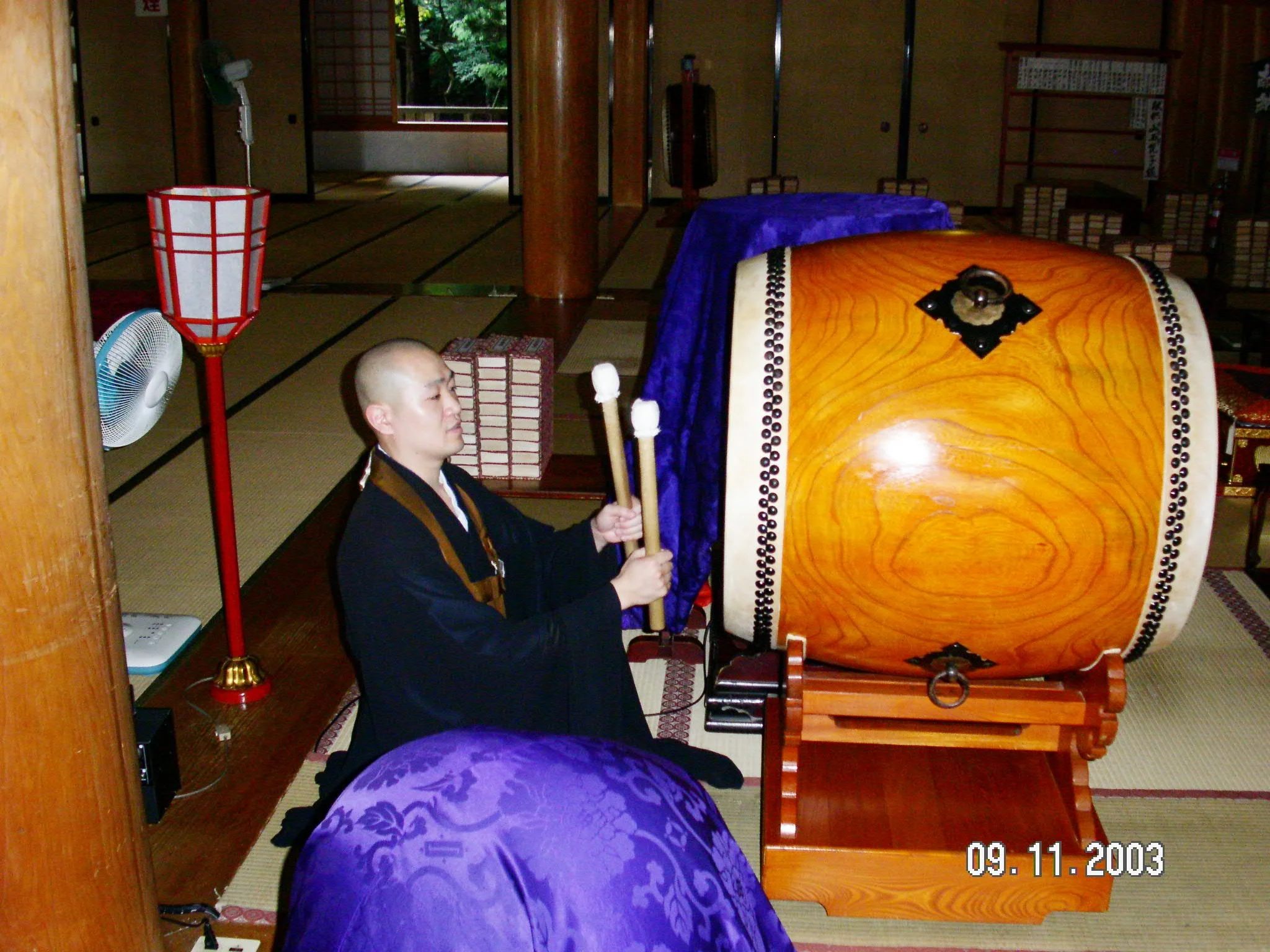 Zenpoji monk with Taiko